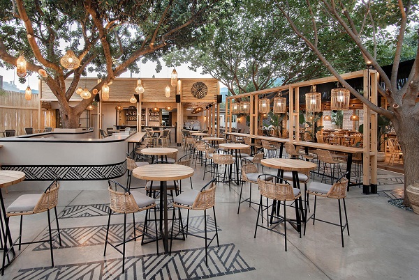 Bàn ghế cafe sân vườn là một phần quan trọng trong việc tạo ra không gian ngoại thất thú vị cho các quán cafe, nhà hàng,...